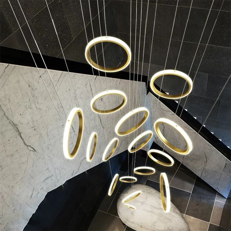 Treppenhaus-Kronleuchter mit Kristallring – Modern für Treppenhäuser und hohe Decken