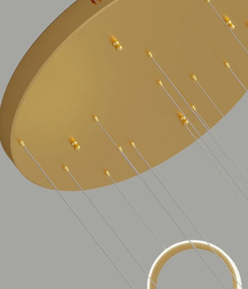 Treppenhaus-Kronleuchter mit Kristallring – Modern für Treppenhäuser und hohe Decken