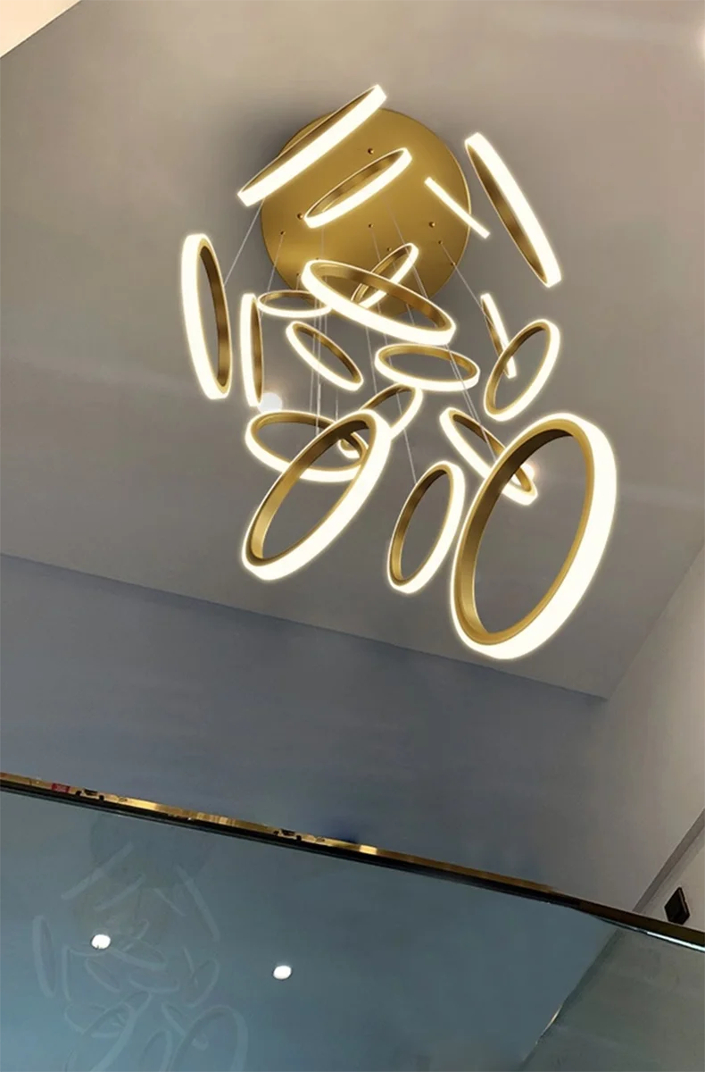 Treppenhaus-Kronleuchter mit Kristallring – Modern für Treppenhäuser und hohe Decken