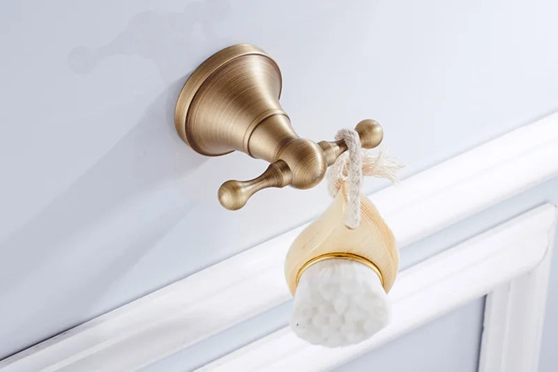 Moderne badkameraccessoireset van messing - elegant en duurzaam