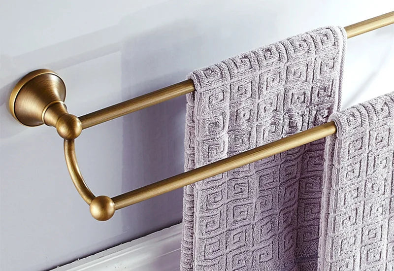 Moderne badkameraccessoireset van messing - elegant en duurzaam