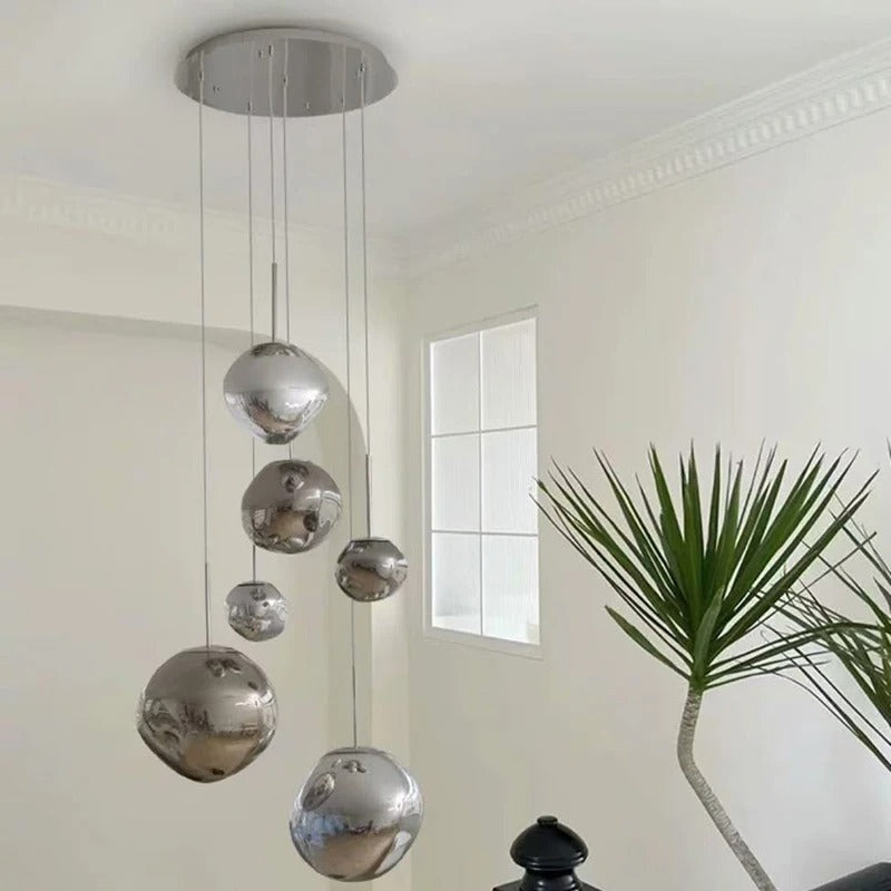 Scandinavische hanglamp met gegoten glazen bol