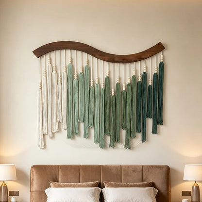 Groene macramé wanddecoratie met kwastjes – 70 × 80 cm