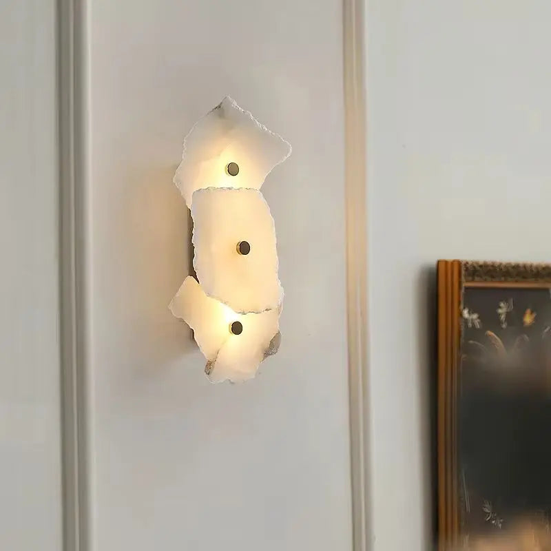 LED-wandlamp van marmer en koper