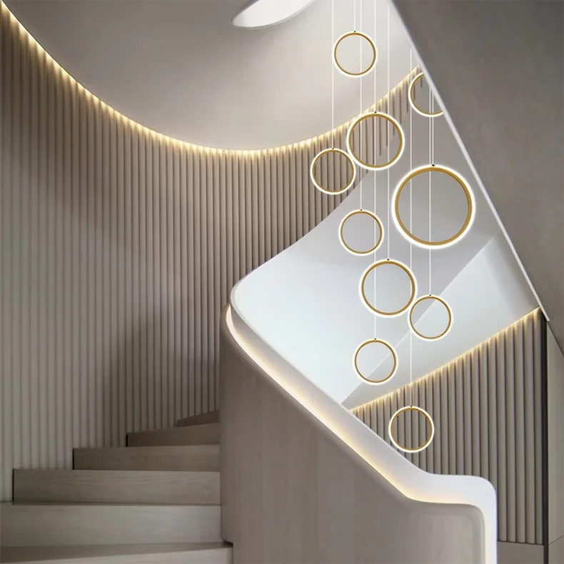 Treppenhaus-Kronleuchter mit Kristallring – Modern für Treppenhäuser und hohe Decken