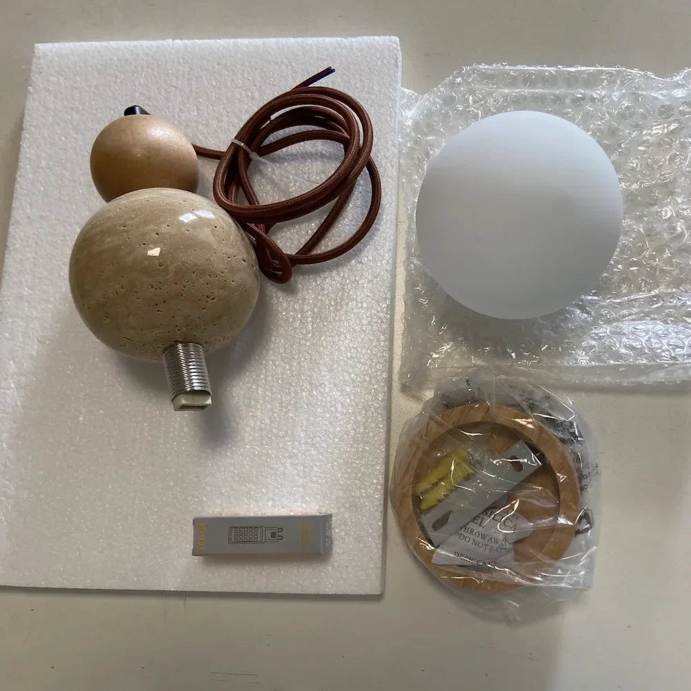 Rustieke hanglamp van hout en steen - middeleeuwse Bauhaus-designerkroonluchter