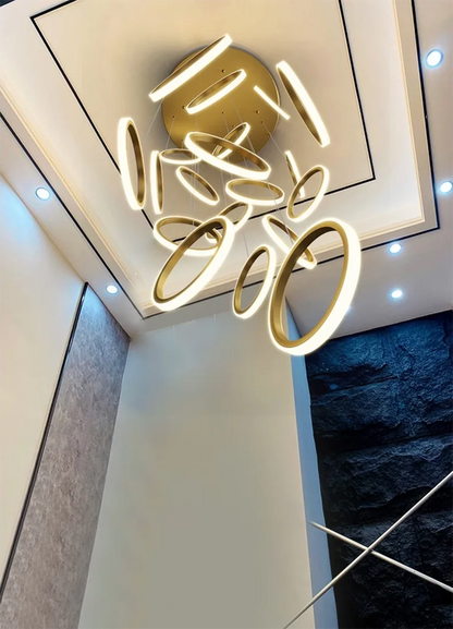 Treppenhaus-Kronleuchter mit Kristallring – Modern für Treppenhäuser und hohe Decken