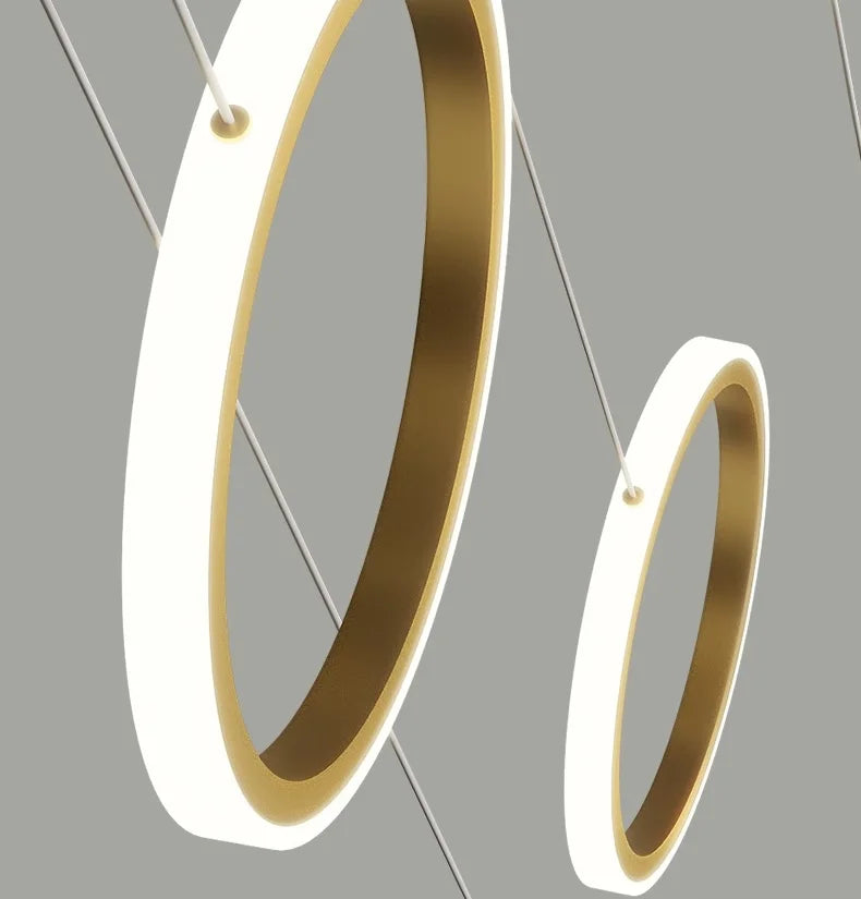 Treppenhaus-Kronleuchter mit Kristallring – Modern für Treppenhäuser und hohe Decken