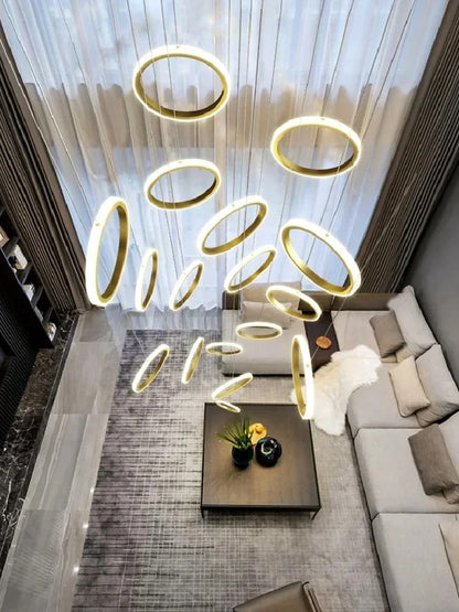 Treppenhaus-Kronleuchter mit Kristallring – Modern für Treppenhäuser und hohe Decken